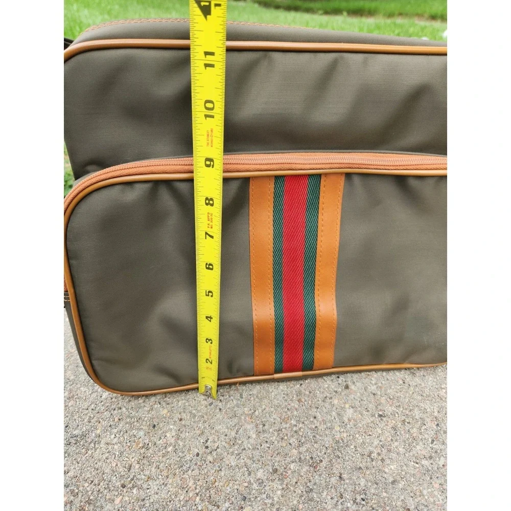 Mr Roberts Vtg  Carry On Travel Bag w/ Green Red Status Stripe Made Tiawan Retro